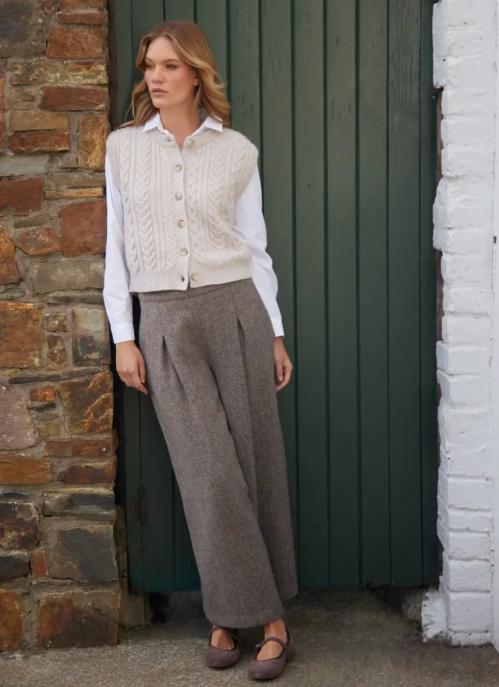Ladies Sleeveless Aran Cardigan in Ecru 